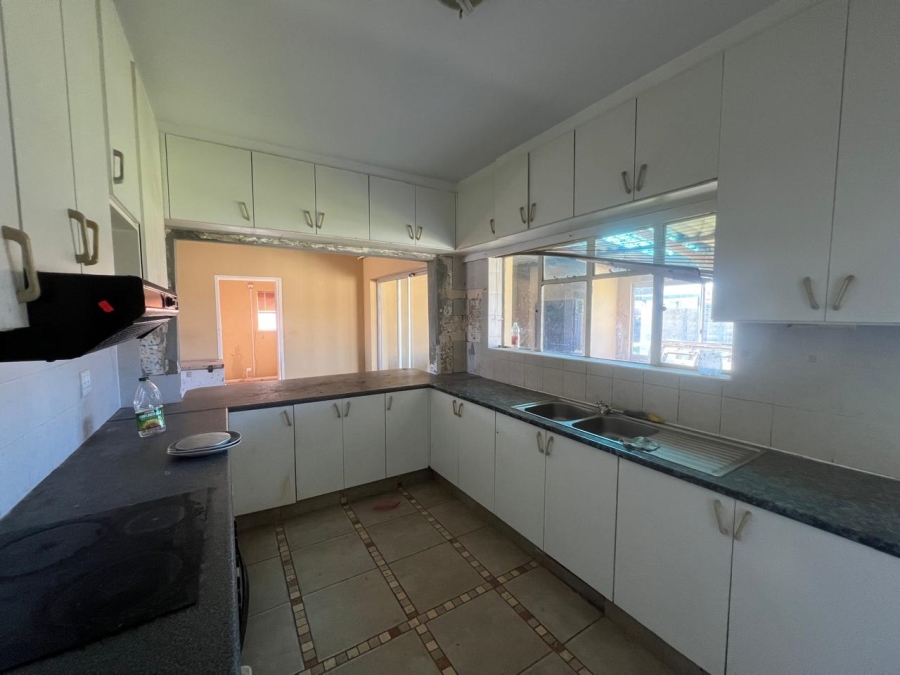 6 Bedroom Property for Sale in Rowallan Park Eastern Cape